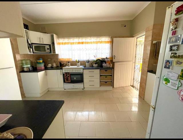 3 BEDROOM HOUSE FOR SALE IN SEA VIEW